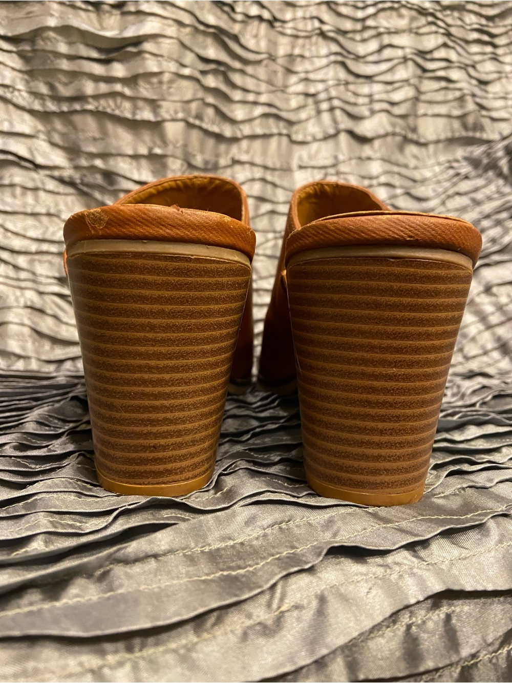 Old Navy Tan Open-Toe Slide Mules - Picture 8 of 12